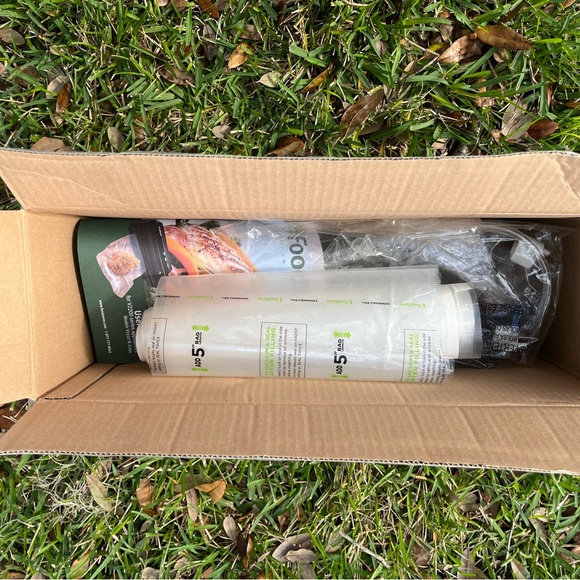 Food Saver with bags NIB - Picture 2 of 4